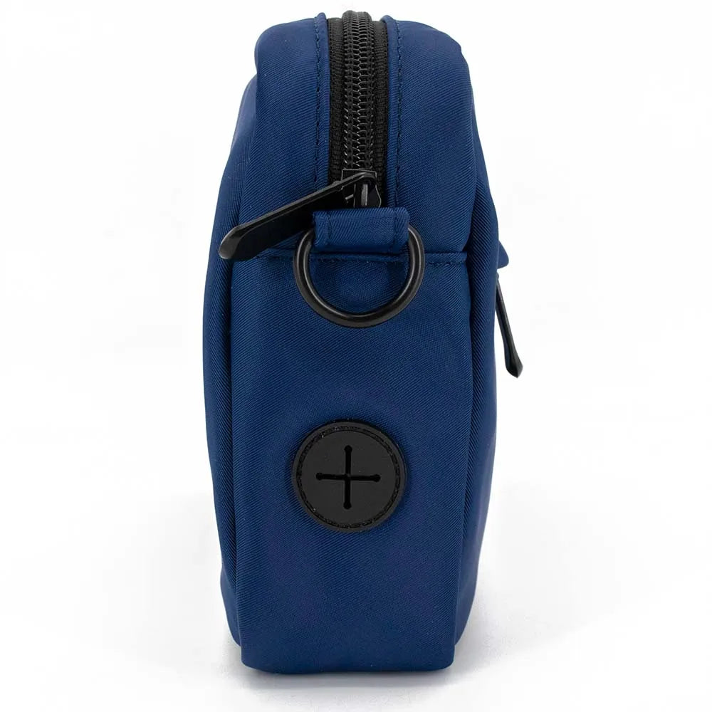Dog Treat Pouch Waterproof Pet Training Treat Pouch Built-in Poop Bag Dispenser with Adjustable Shoulder Strap for Training