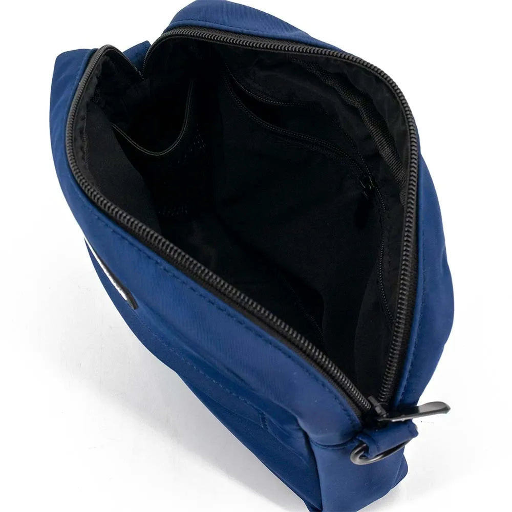 Dog Treat Pouch Waterproof Pet Training Treat Pouch Built-in Poop Bag Dispenser with Adjustable Shoulder Strap for Training